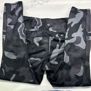Athleta camo leggings size medium